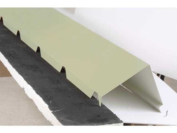Faîtière crantée pour plaque nervurée 63/100 beige, L.2.1 m