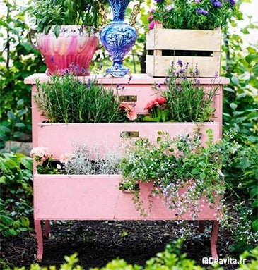 UNE COMMODE