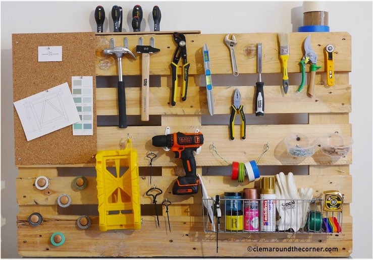 1 / Un rangement mural pour les outils… en palette !