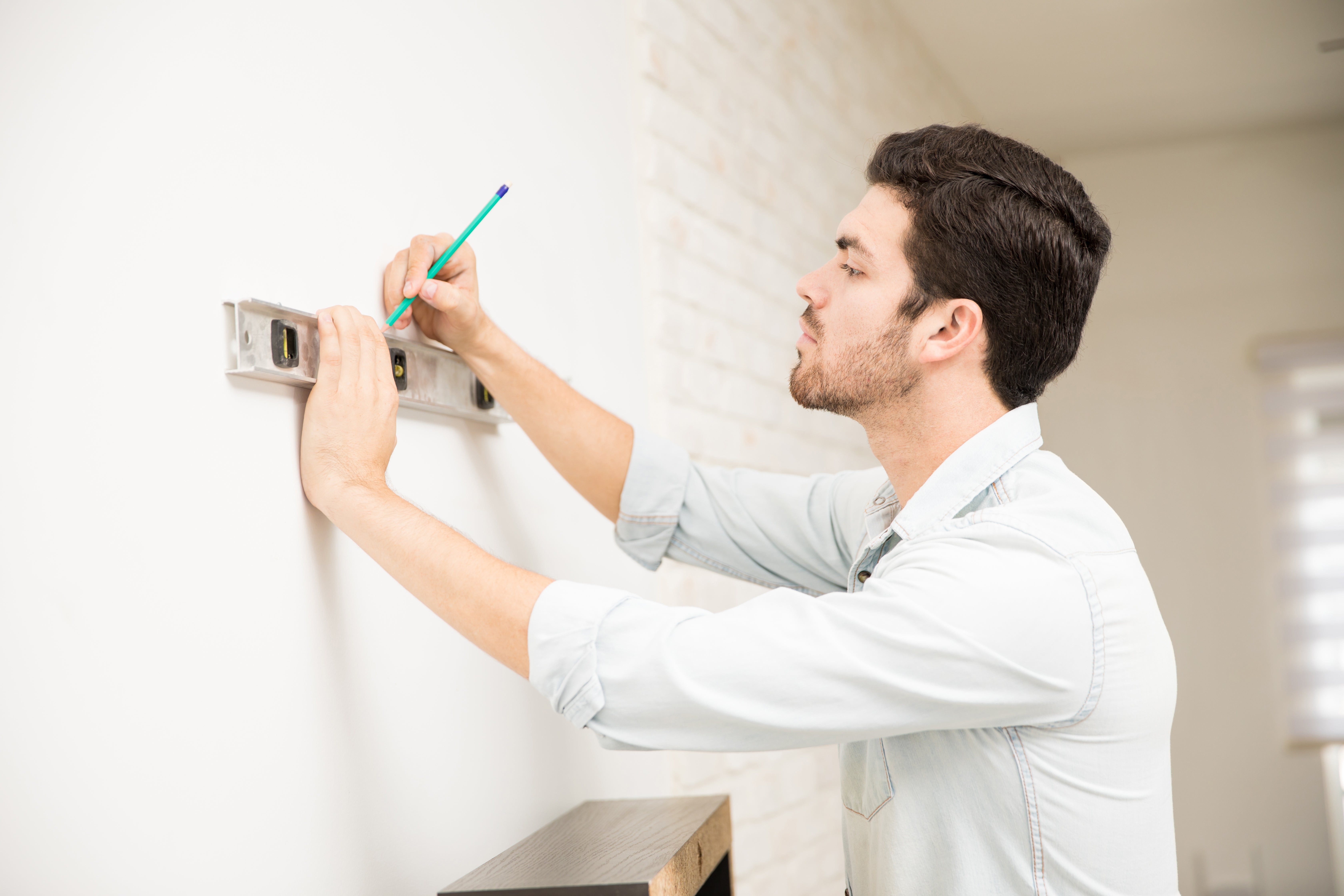Étapes pas à pas : fixer une étagère murale