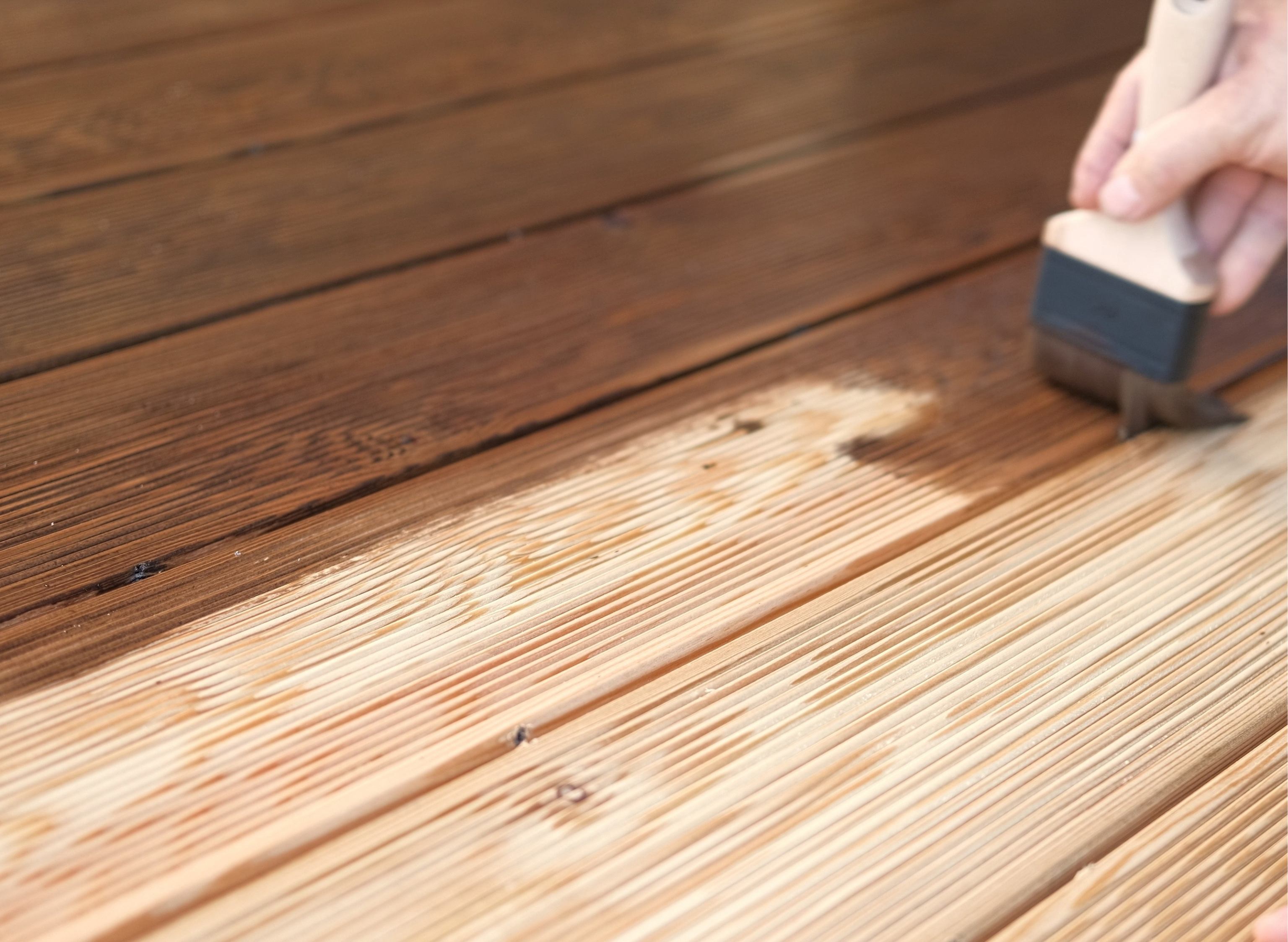 Lasure ou peinture : quelle finition choisir pour protéger son bois extérieur ?