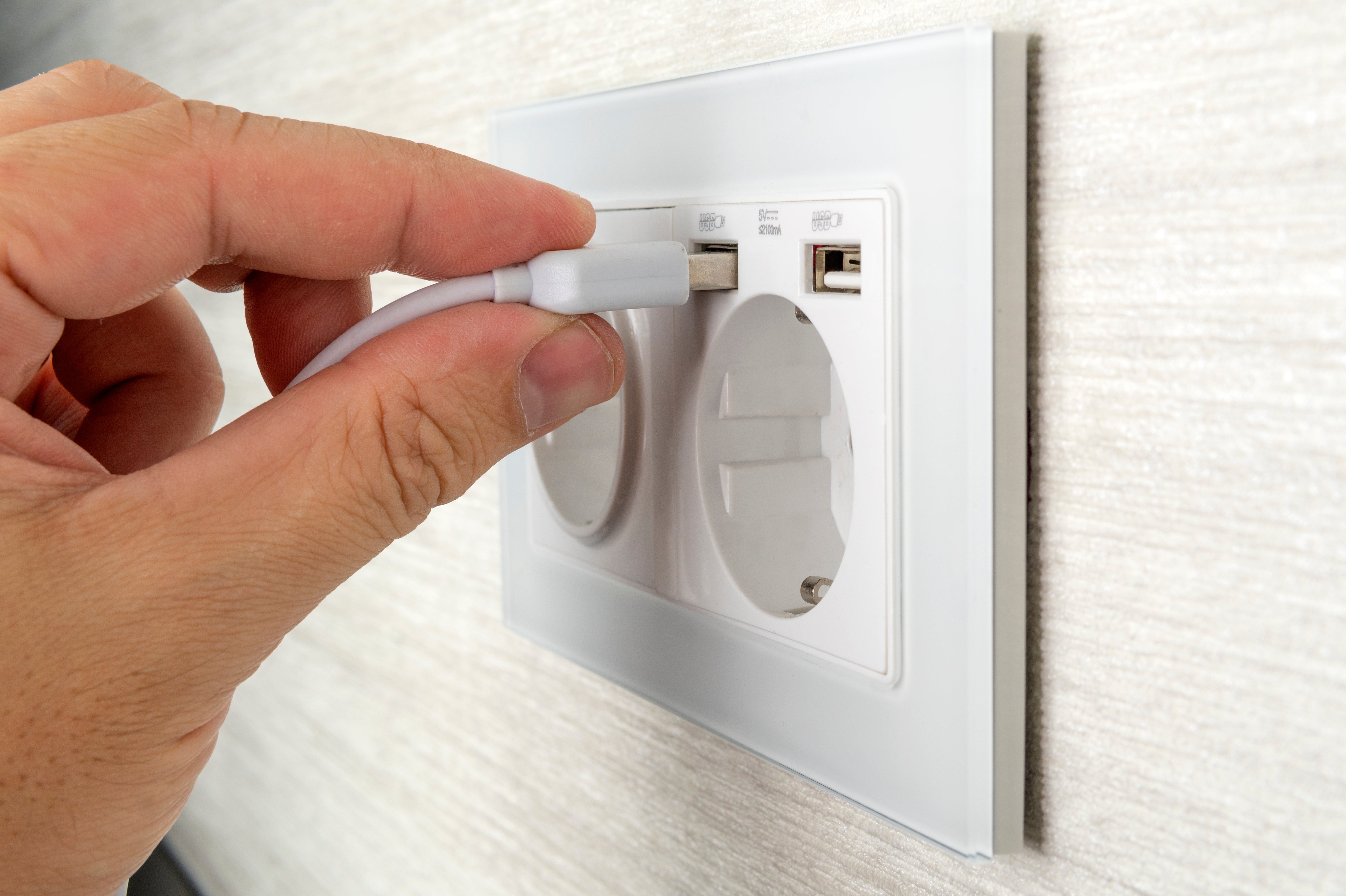 Prise USB murale : comment choisir le bon modèle ?