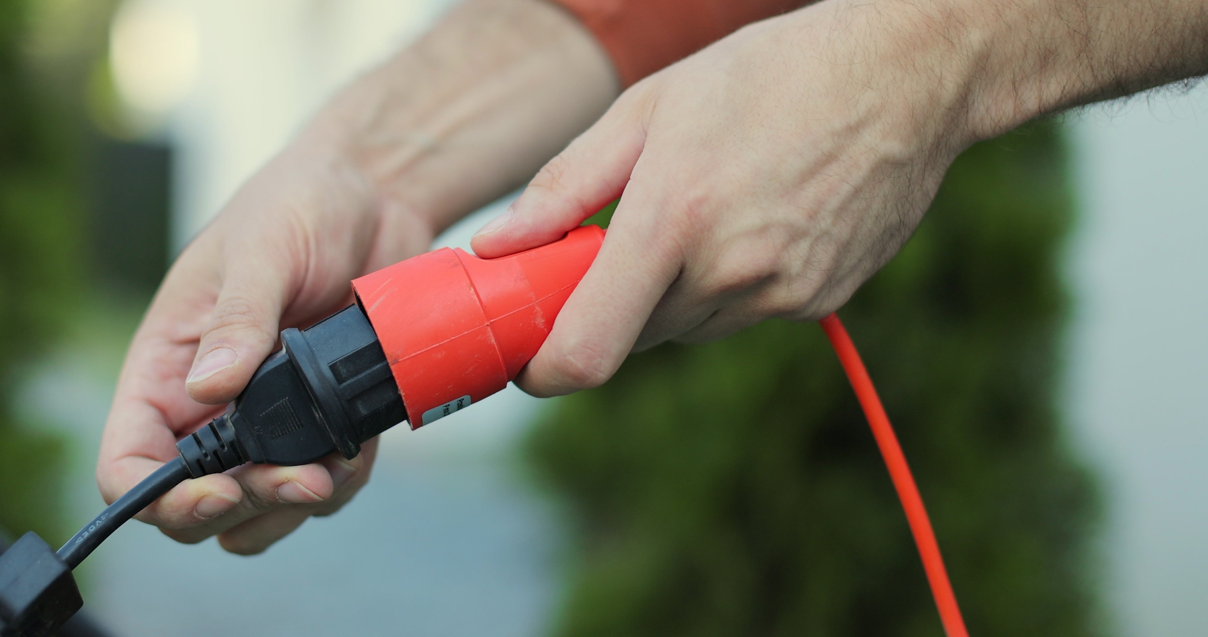 Accessoires indispensables pour une tondeuse filaire