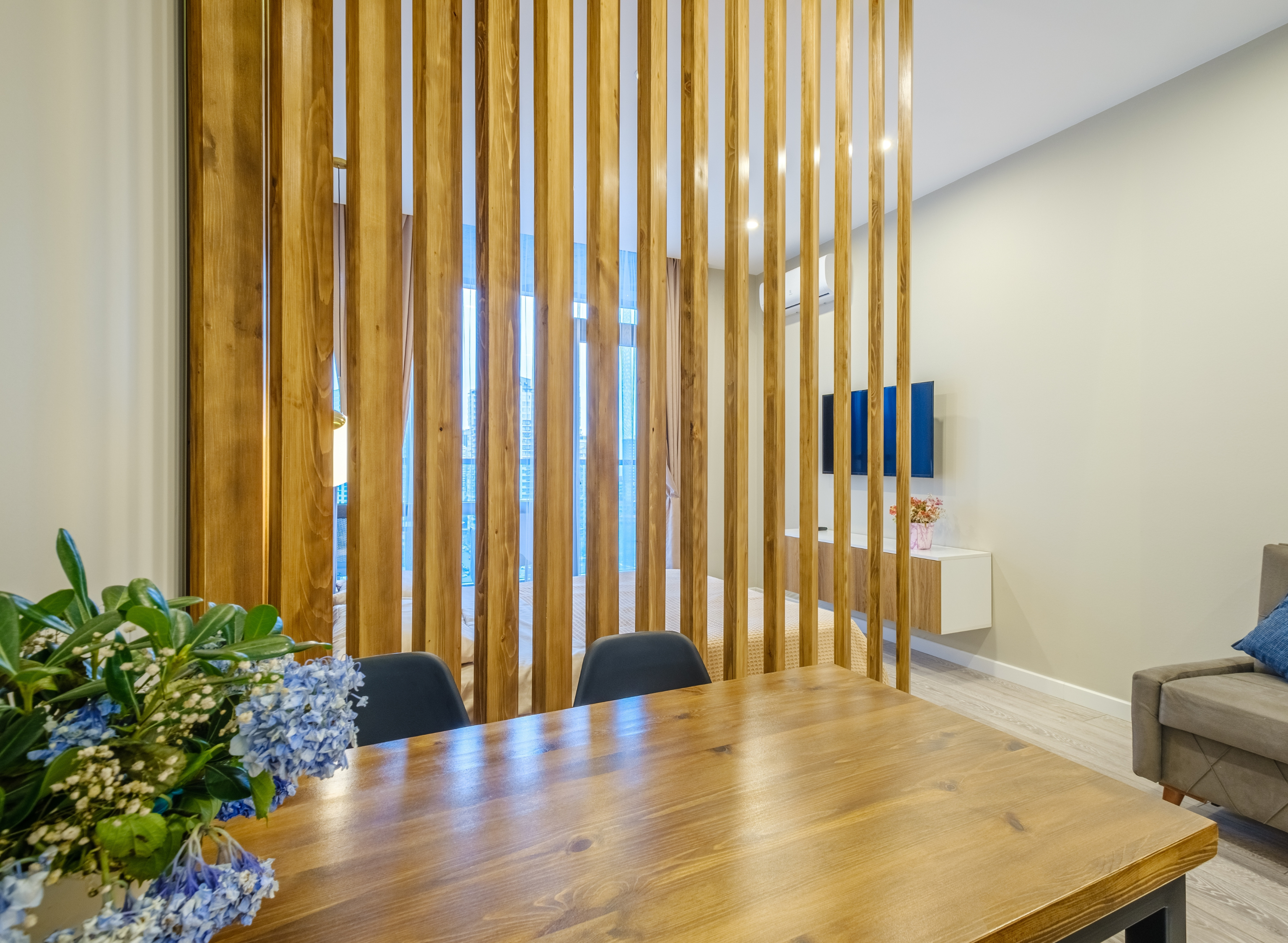 Claustra bois intérieur : comment choisir et intégrer une séparation élégante dans votre maison
