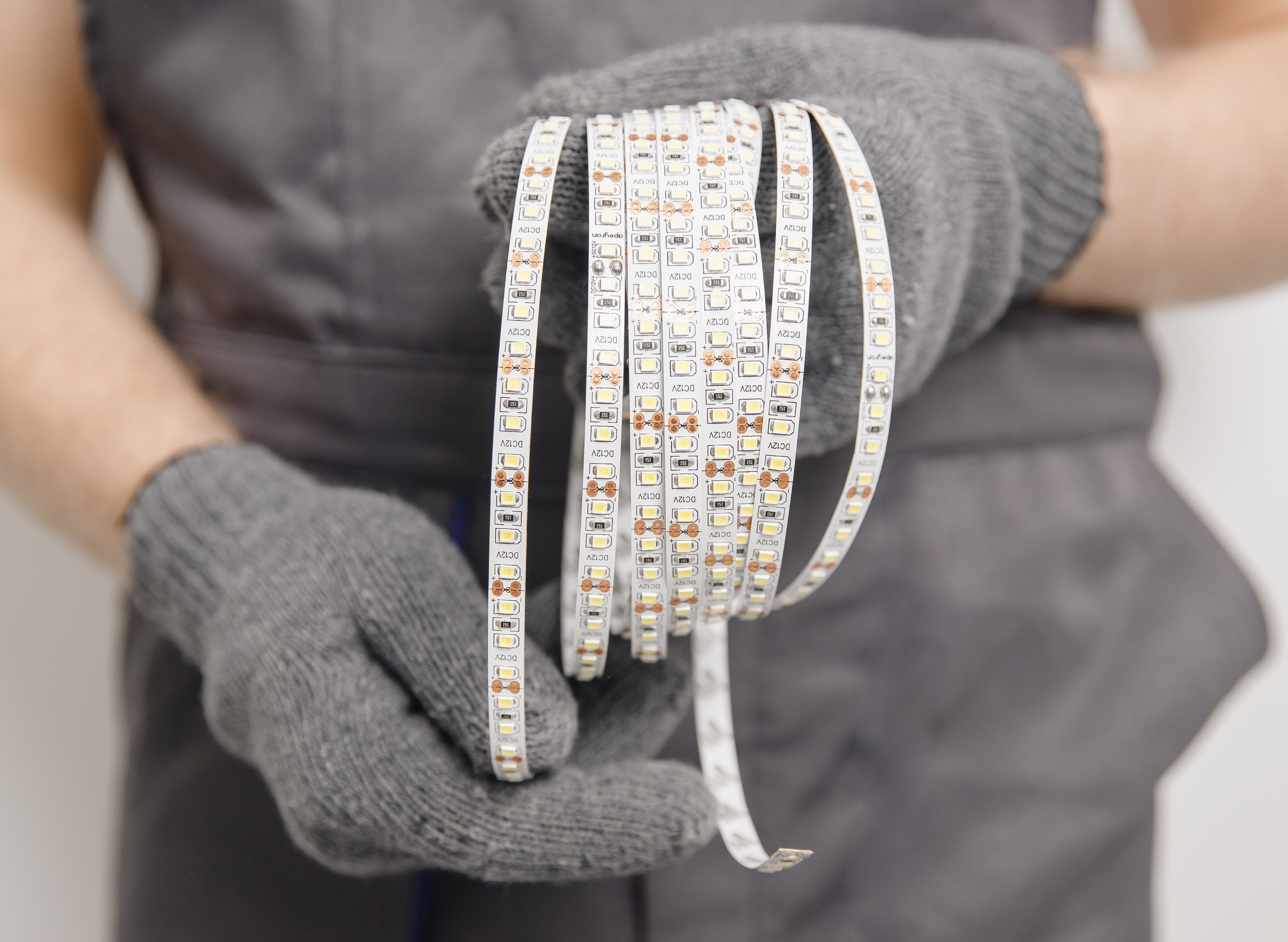Quel matériel faut-il prévoir avant de remplacer une LED de miroir ?