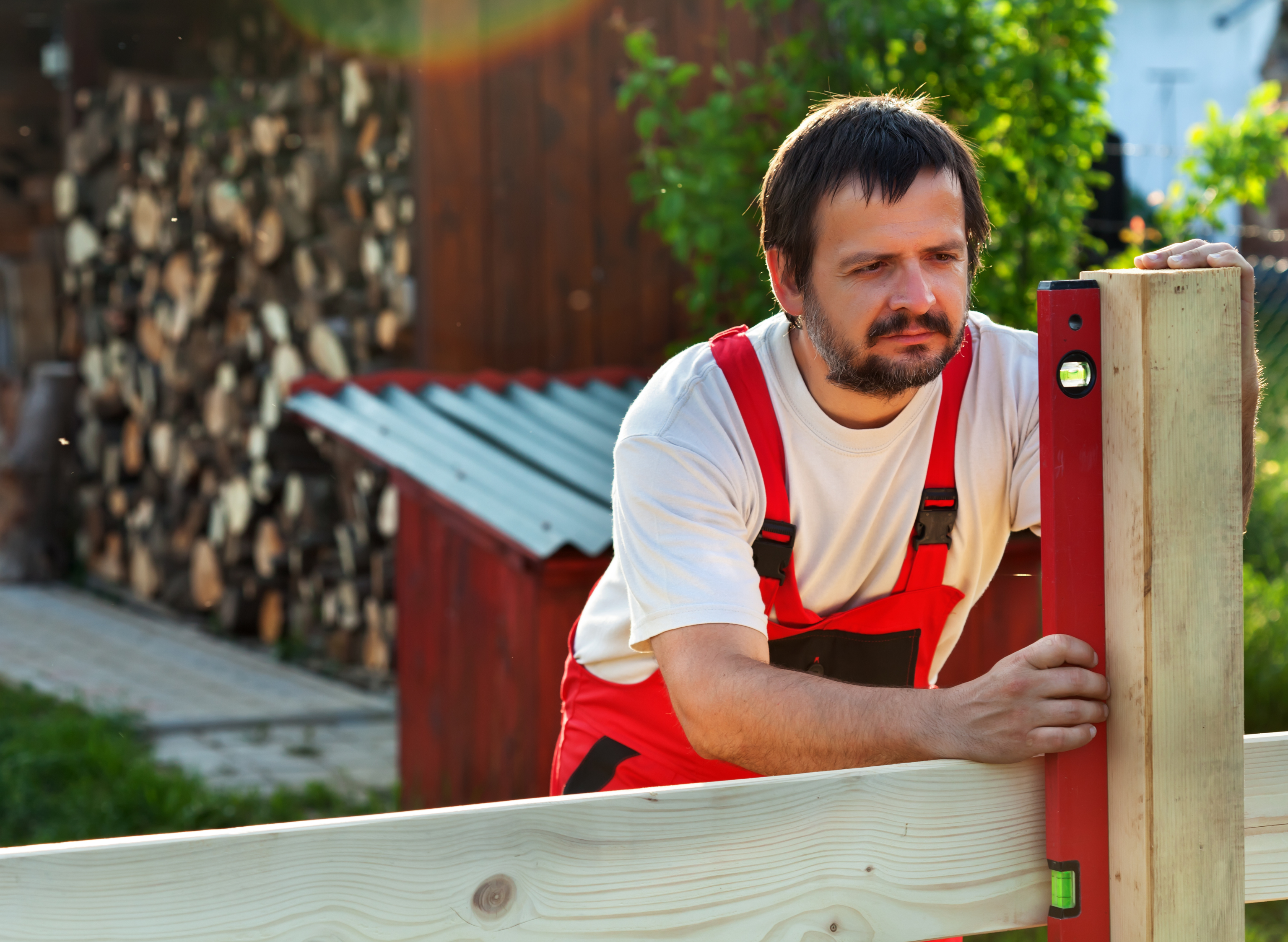 Comment installer un panneau en bois extérieur ?