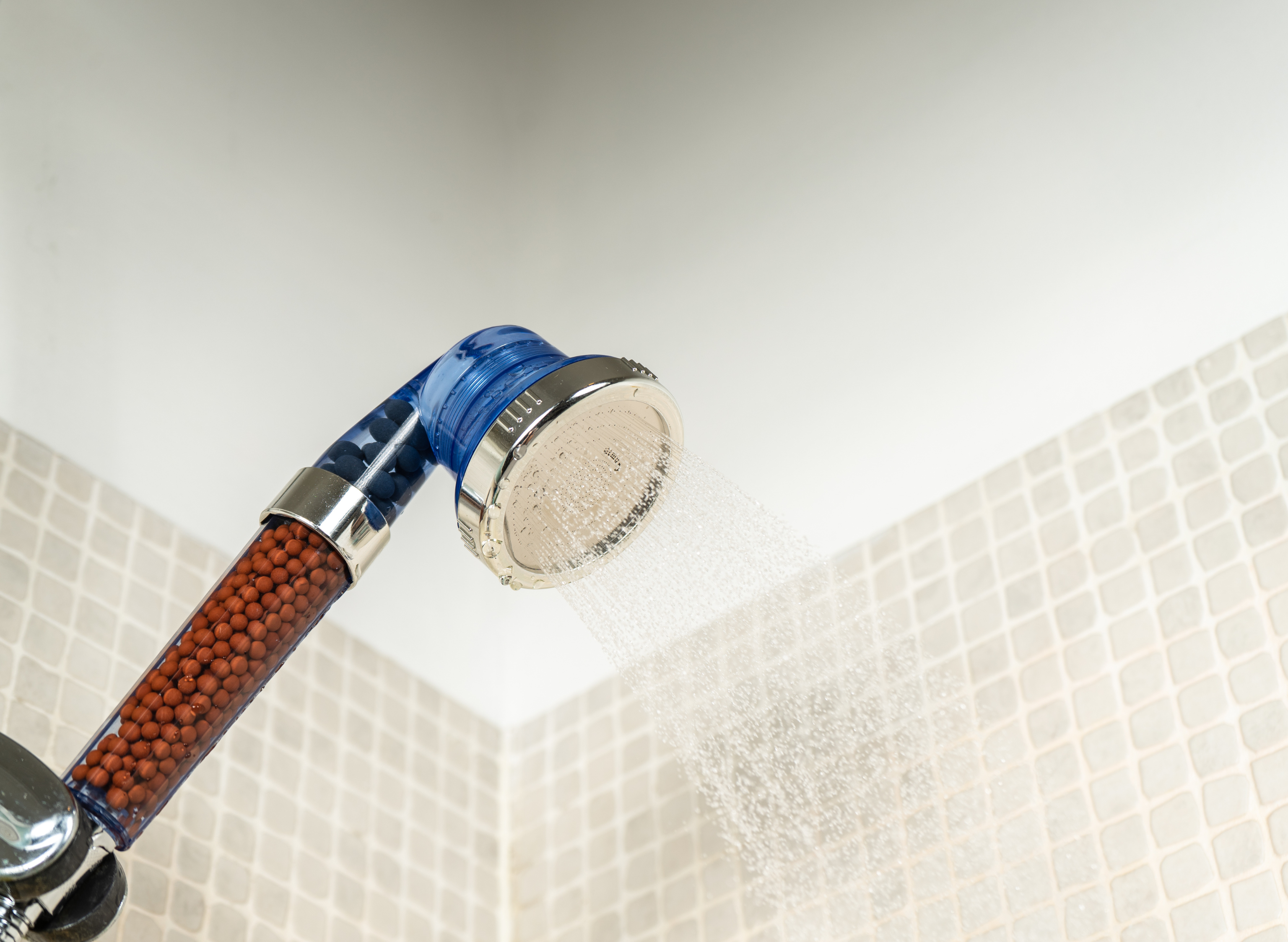 Filtre pommeau anti-calcaire : comment le choisir et quels sont ses avantages ?