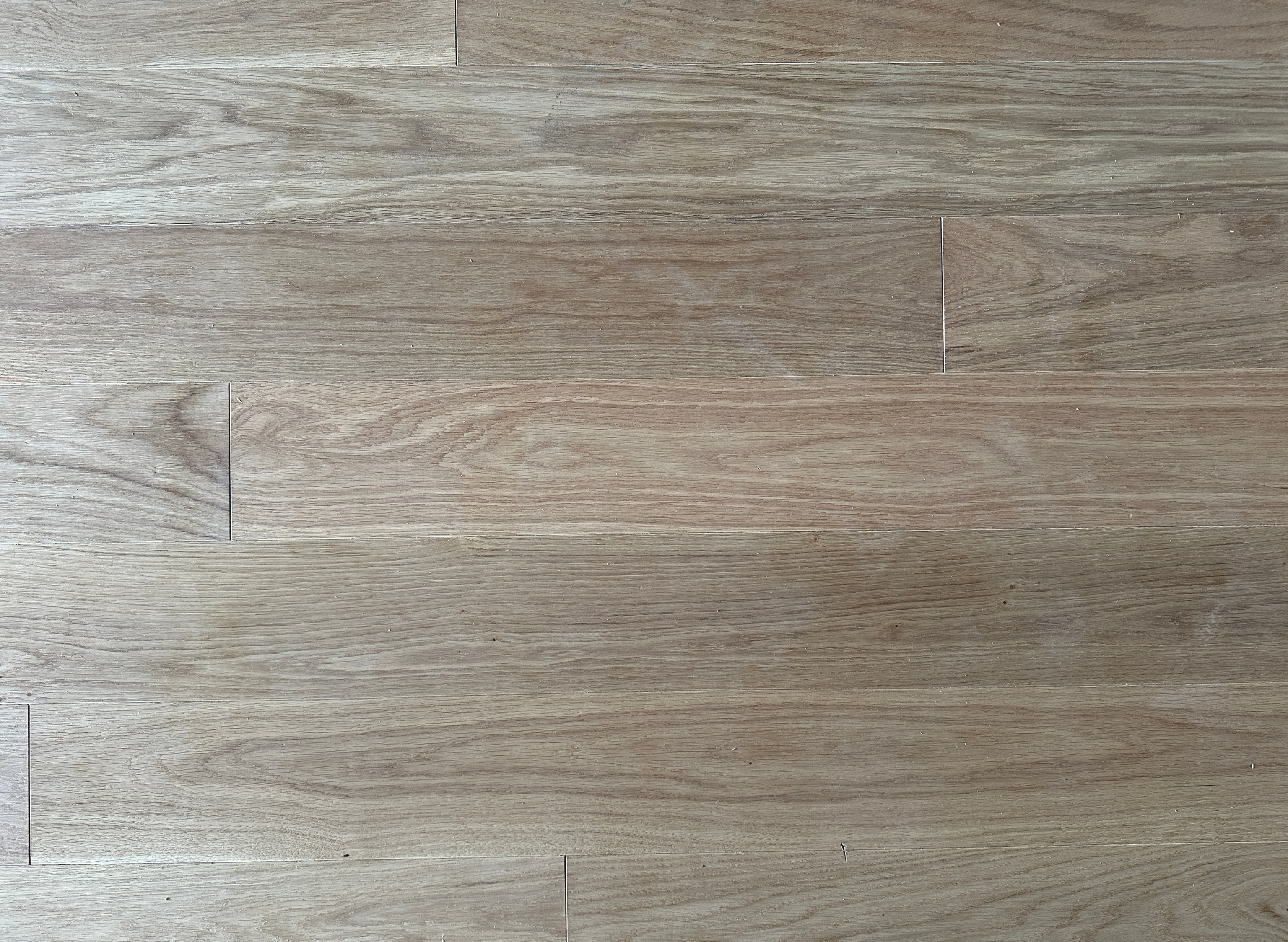 Mon parquet PVC clipsable grince : que faire ?