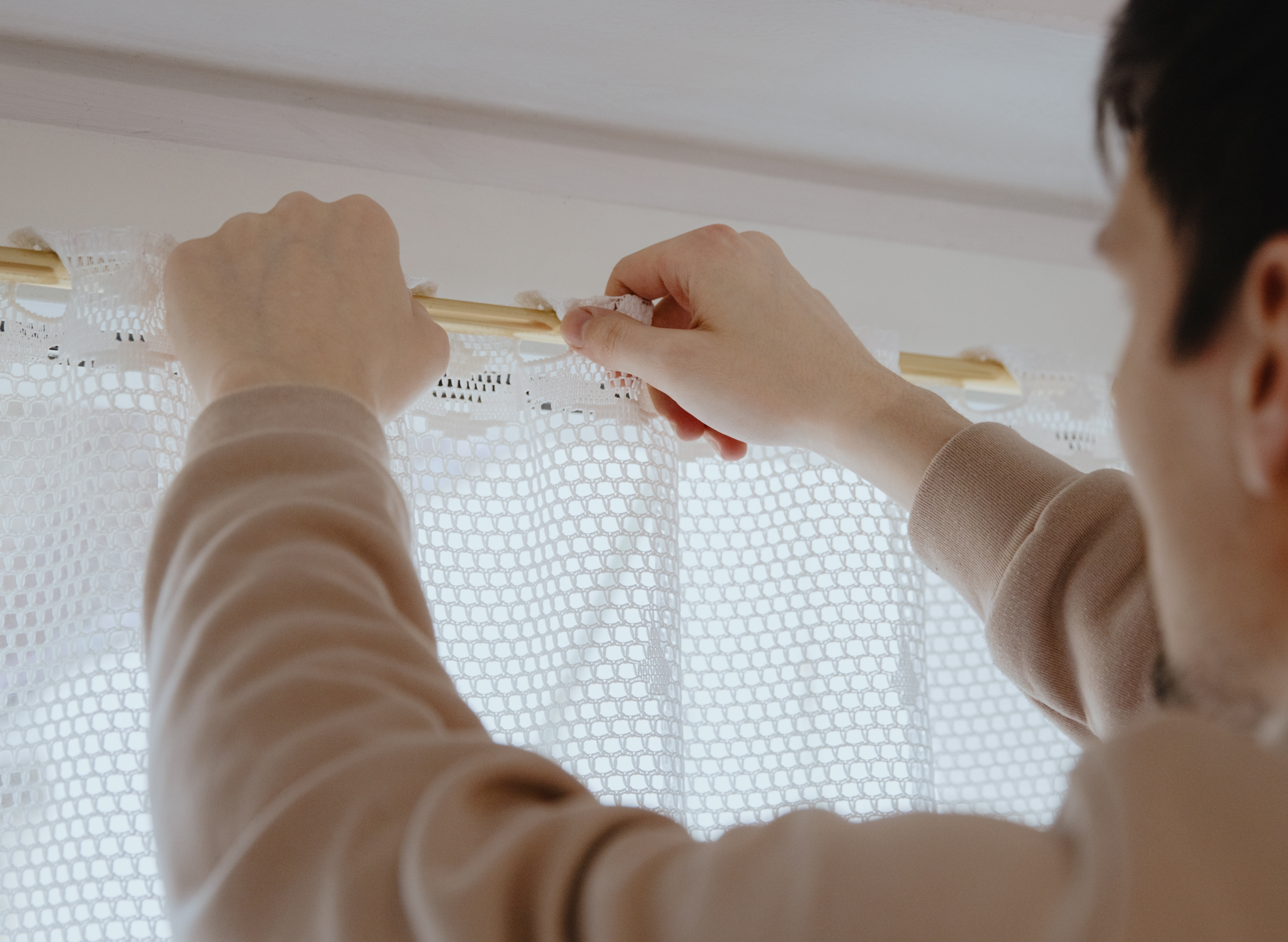Comment installer une tringle à rideau extensible ?