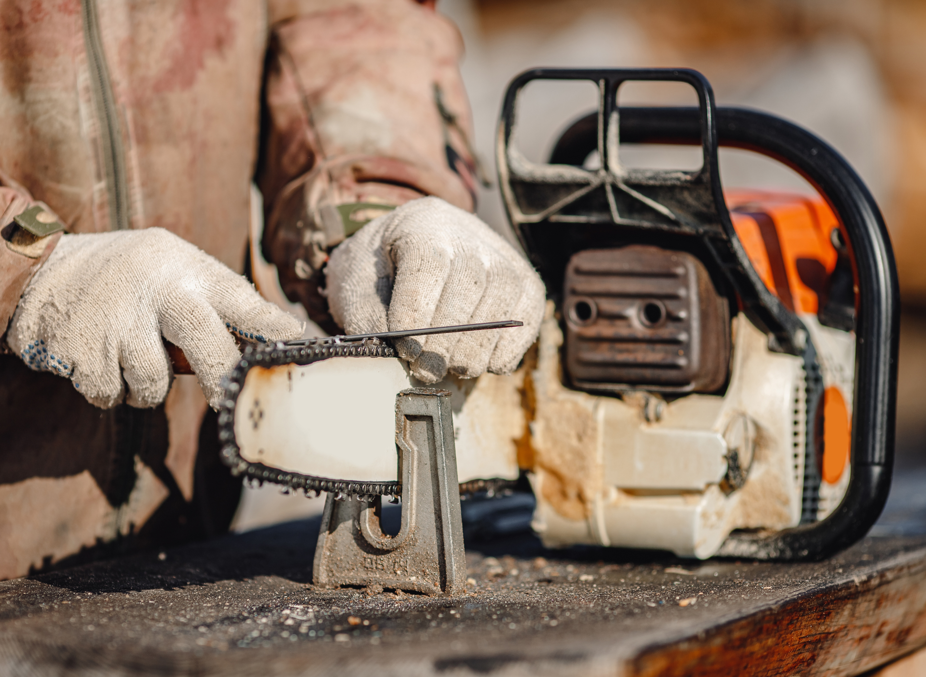 Chaîne de tronçonneuse cassée ou émoussée : que faire ?