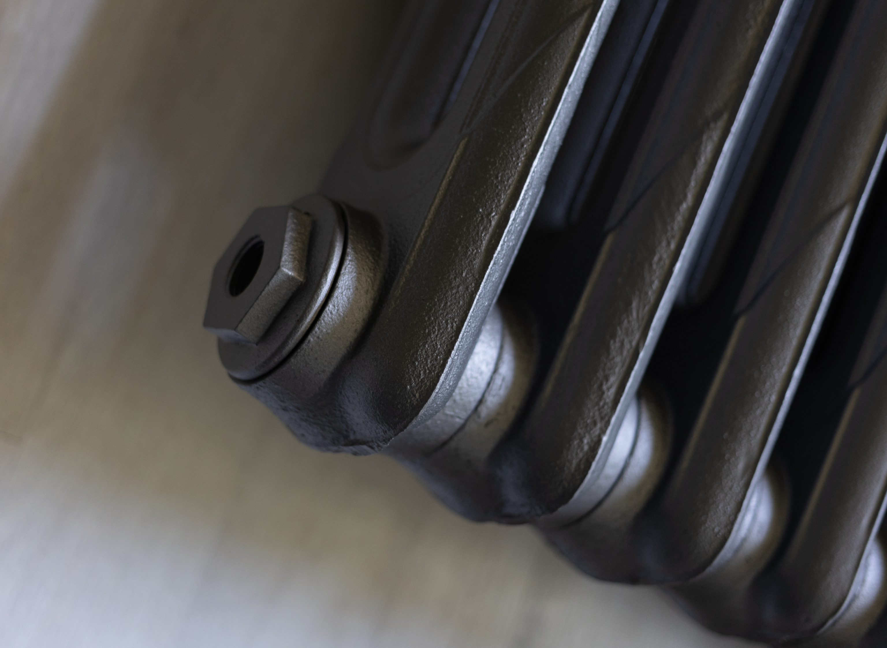 Radiateur qui fait du bruit : glouglou, sifflement, claquement… que faire ?
