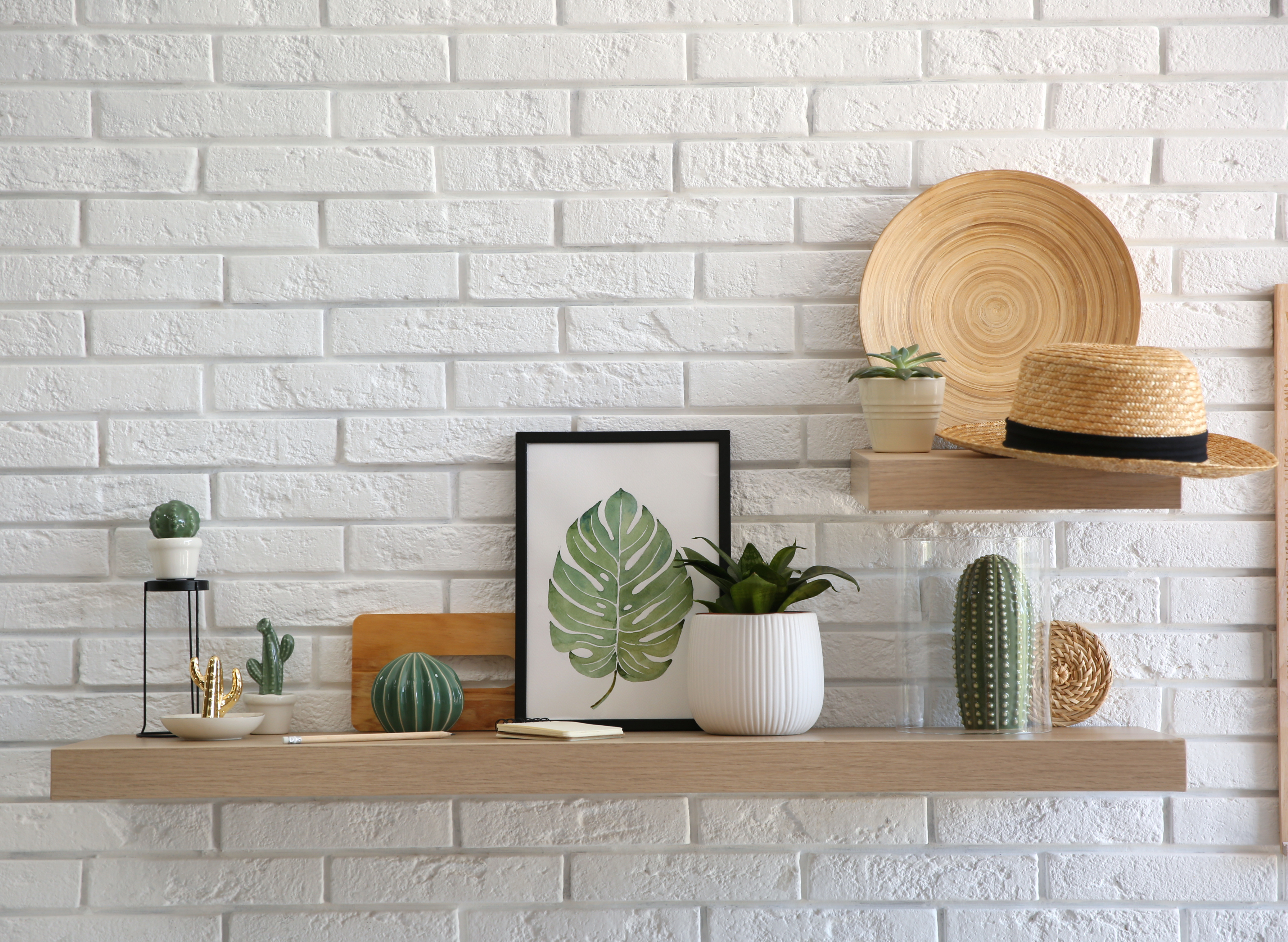 Étagère murale en bois : quelle essence choisir et comment l’installer ?