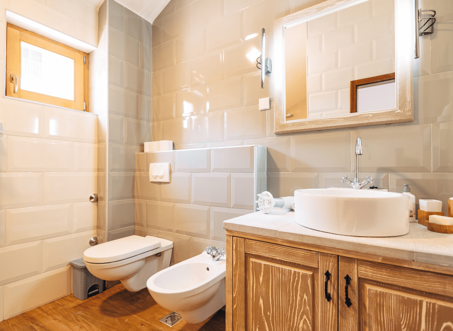 Lampe LED ou applique classique : que choisir pour son miroir de salle de bain ?