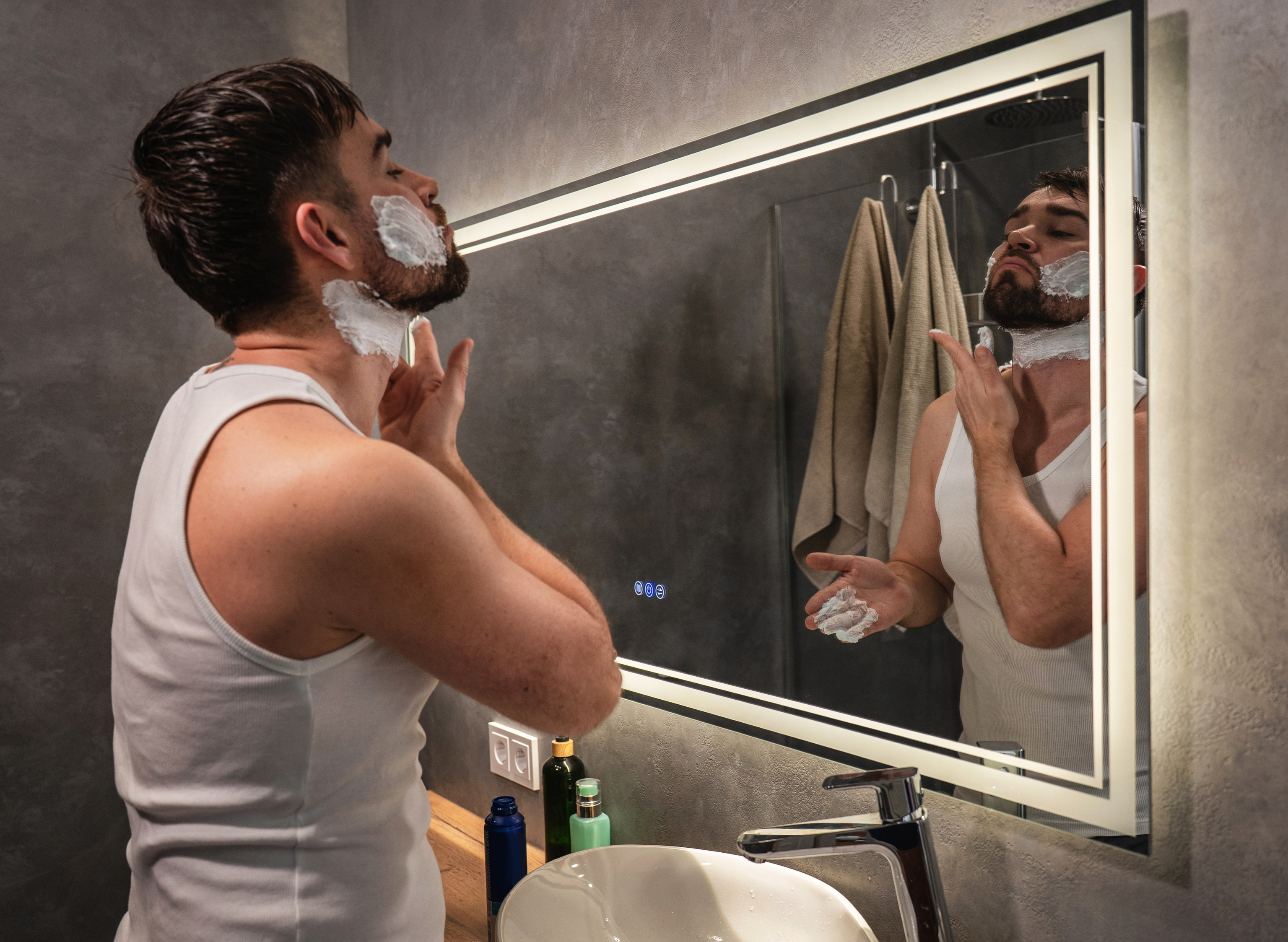 Quels critères prendre en compte pour choisir son miroir lumineux anti-buée ?