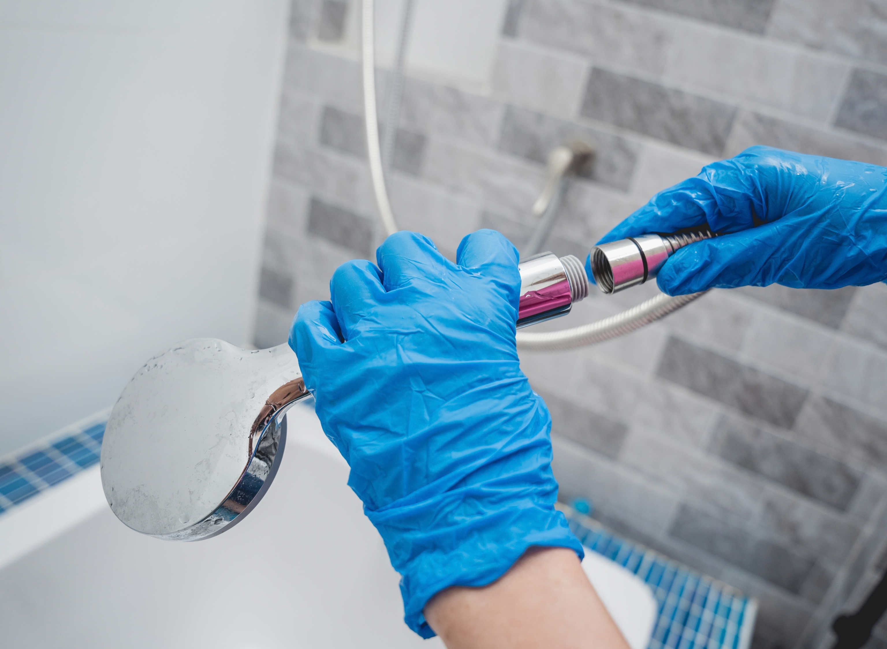 Pommeau de douche avec stop eau : comment choisir un modèle économique et confortable ?