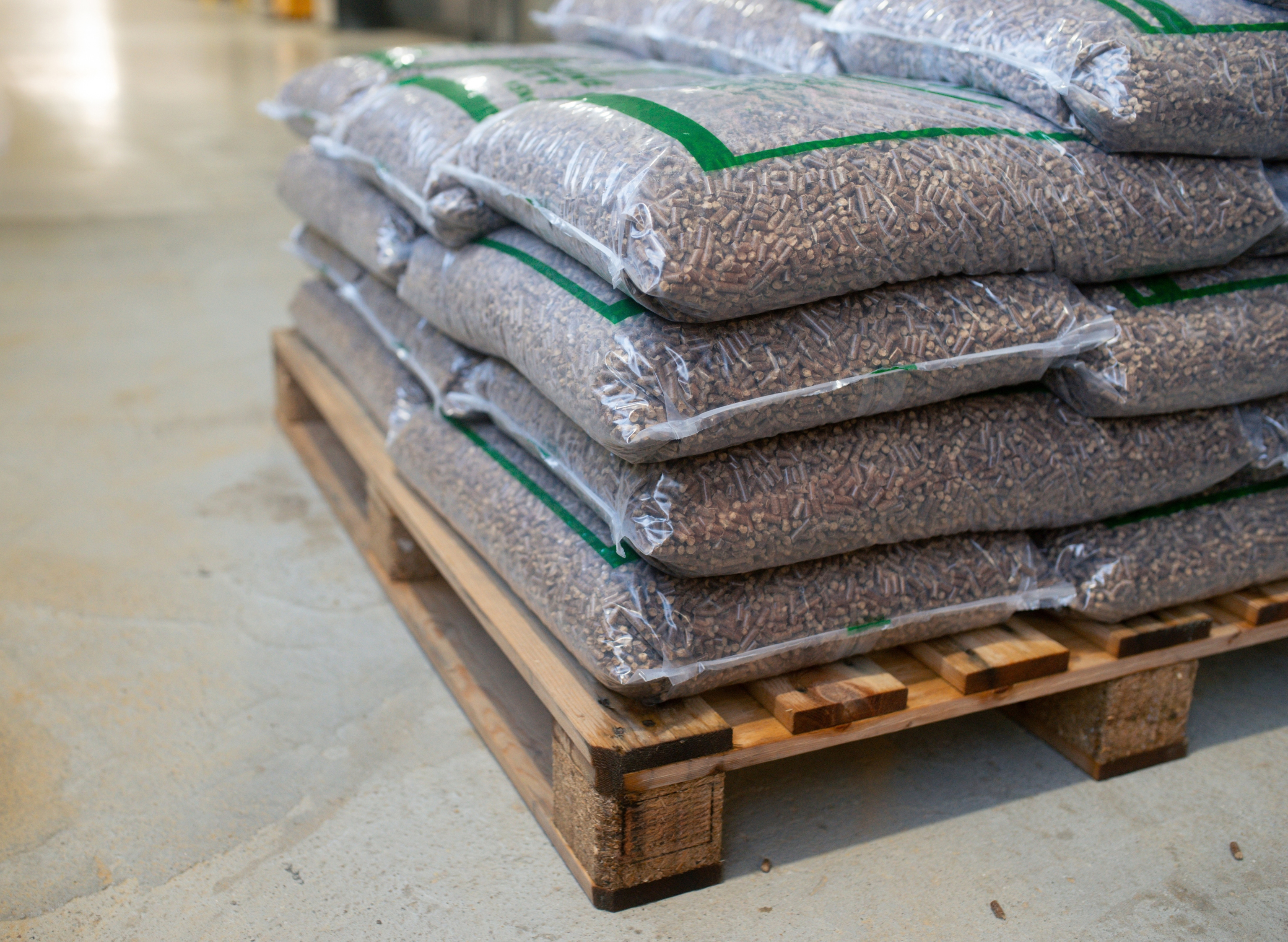 Comment stocker ses pellets de bois pour éviter l'humidité et la poussière ?