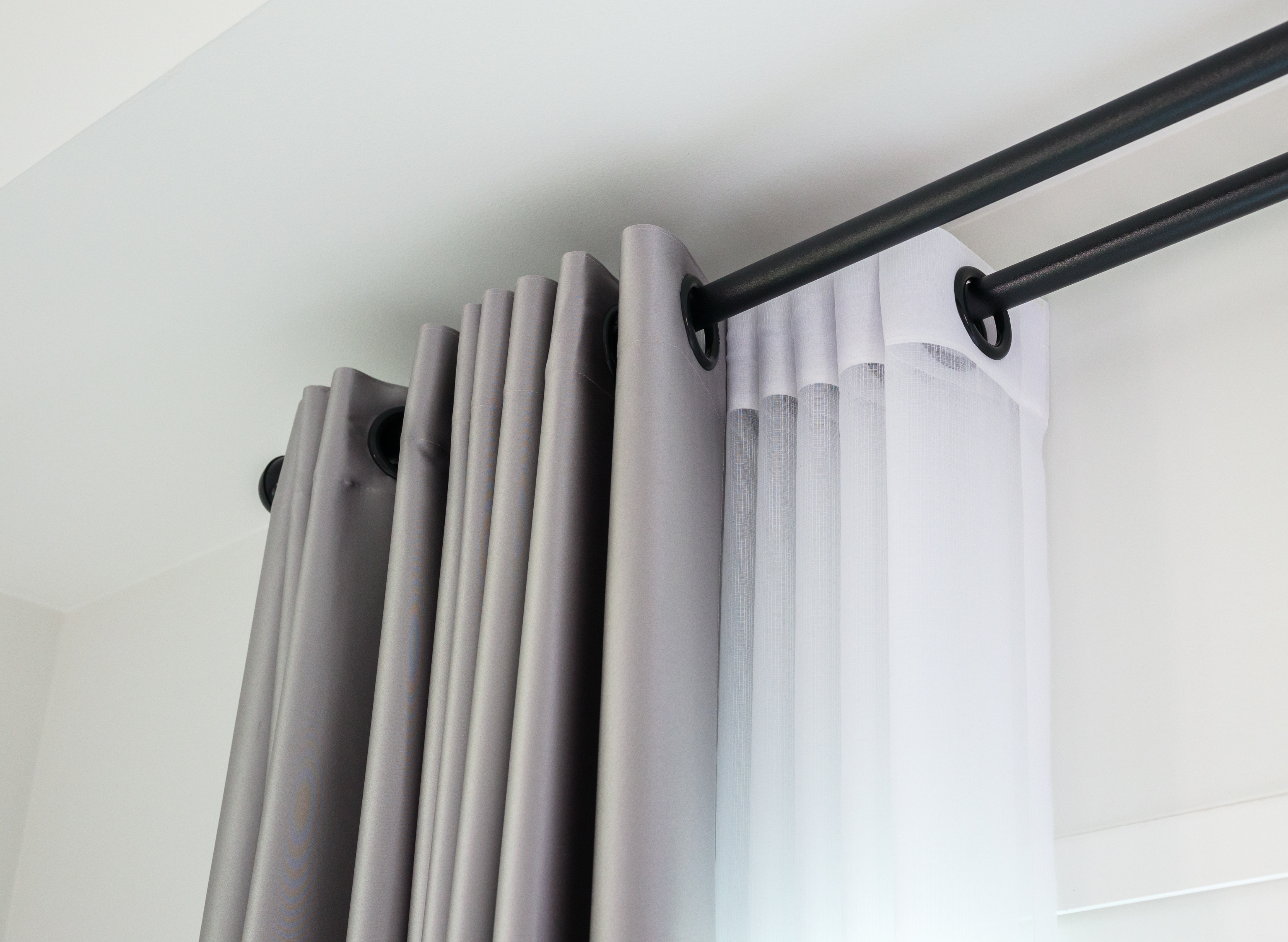 Double tringle à rideaux : la solution idéale pour combiner voilage et occultant