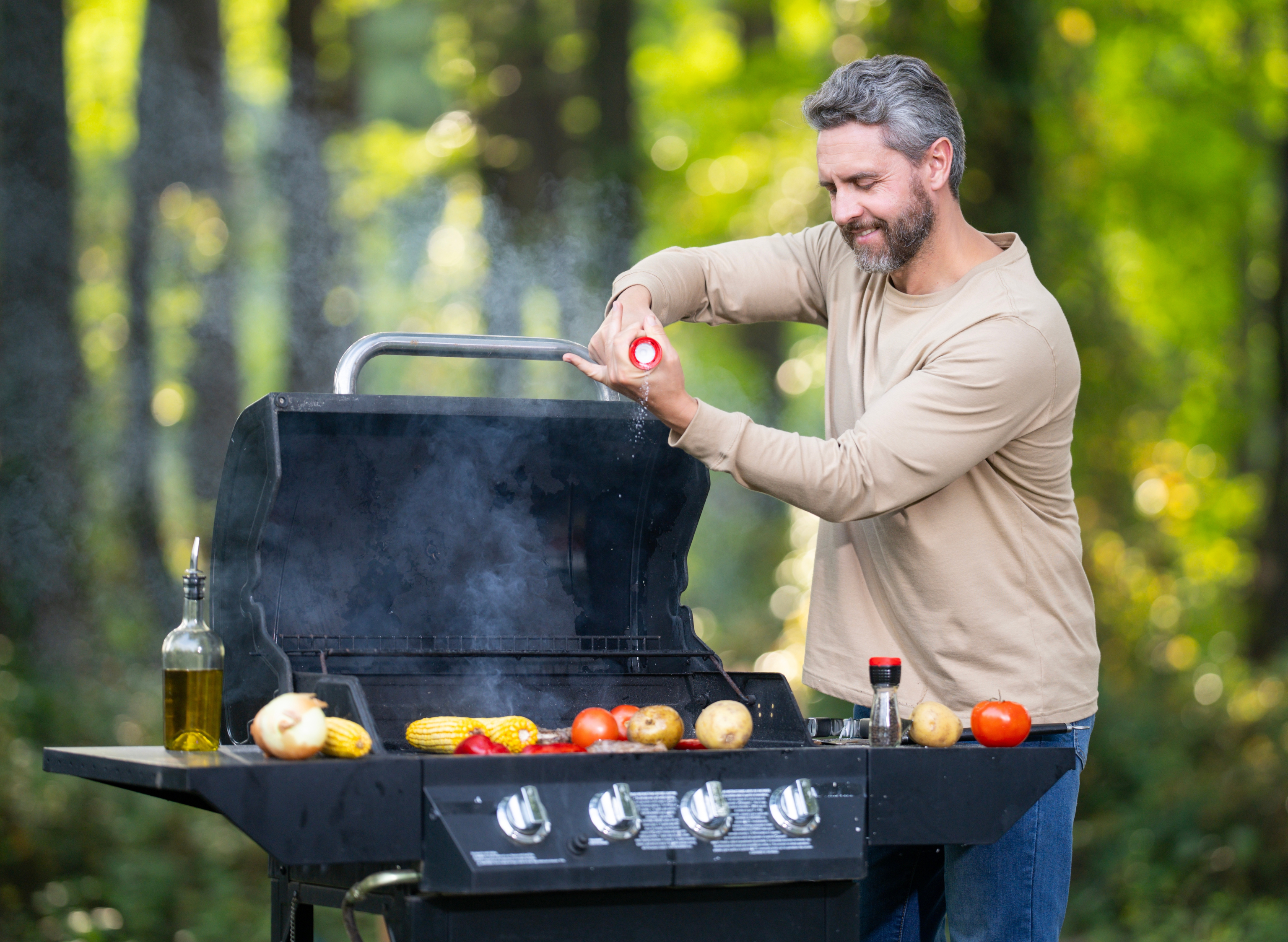 Barbecue ou plancha : le guide pour trouver le cadeau de Fête des Pères parfait