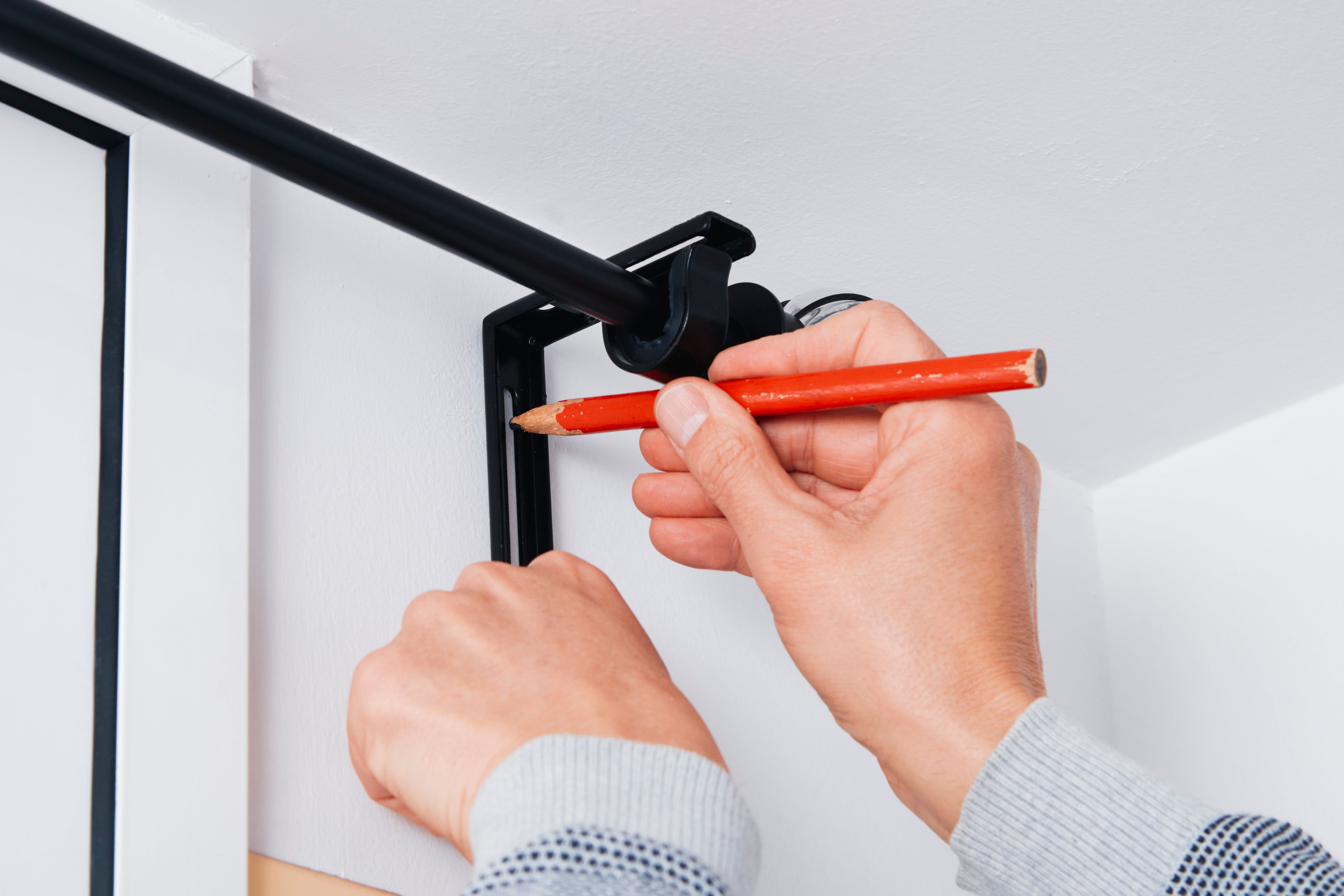 Comment installer une double tringle à rideau ?