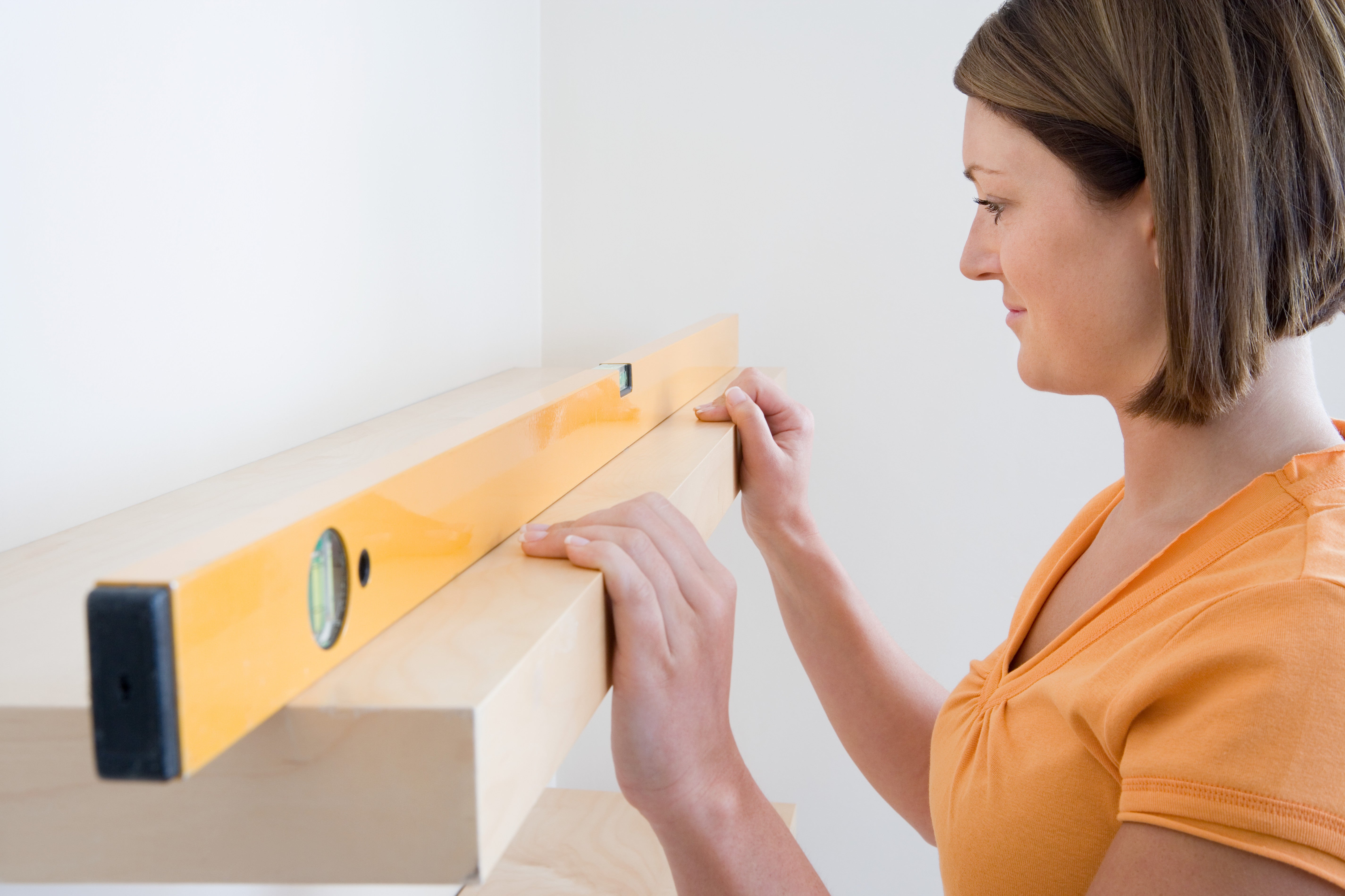Comment installer une étagère murale en bois ?